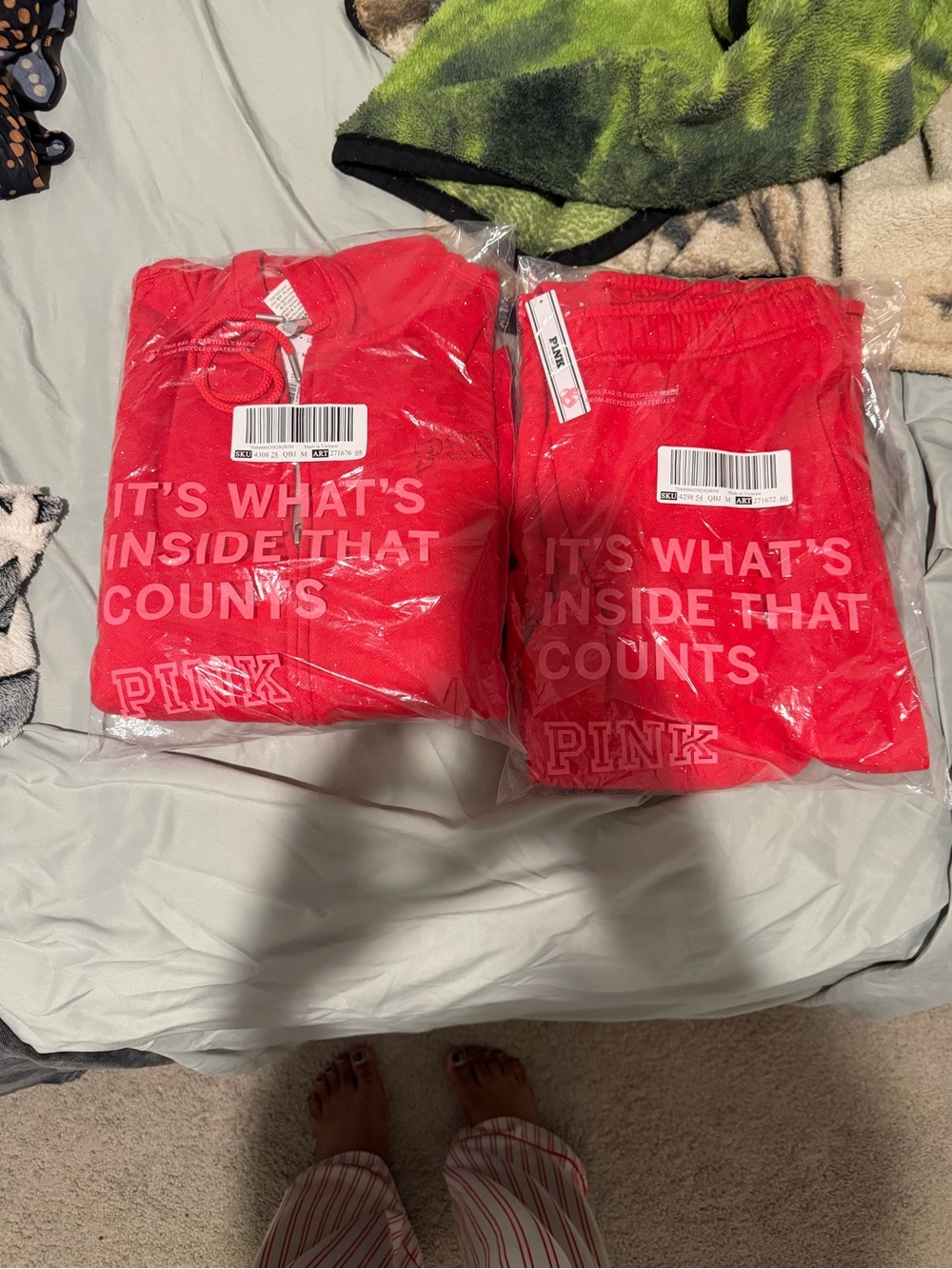 PINK Victoria's Secret Bright Red woman Sweatpants with Slogan